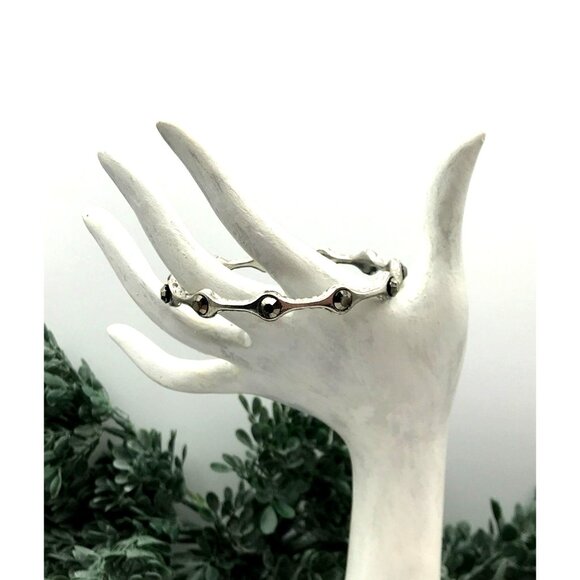 Silver-Tone Wavy Bangle Bracelet With Faceted Gemstone Accents hammered finish - Picture 5 of 5